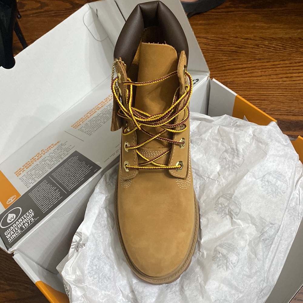 Tan Timberland - Picture 3 of 3